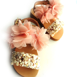 Δερμάτινα σανδάλια για κορίτσια με λουλούδια και πέτρες/ Χειροποίητα βαφτιστικά σανδάλια με ροζ και μπεζ στοιχεία - σανδάλι, πέδιλα, σανδάλια - 3