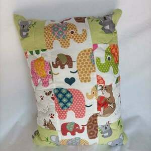 Παιδικό μαξιλάρι patchwork με ζωάκια - διαστάσεις 42 x 34 εκ. - μαξιλάρια