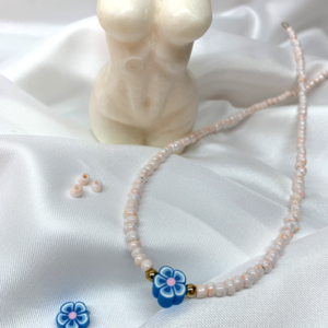 Κολιέ κοντό με γυάλινες κοντερίες και μπλε μαργαρίτα από πηλό - τσόκερ, κοντά, λουλούδι, ατσάλι, seed beads - 2