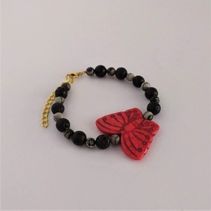 "Red Butterfly" - Βραχιόλι με ημιπολύτιμες πέτρες - ημιπολύτιμες πέτρες, πεταλούδα, χεριού, αυξομειούμενα - 2