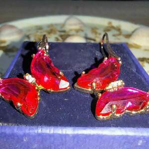 Σκουλαρίκια με φούξια πεταλουδες από ατσάλι - πεταλούδα, μικρά, ατσάλι, κρεμαστά, γάντζος