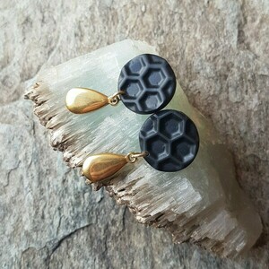 Kastalia Black - Handmade polymer clay earrings - δάκρυ, πηλός, μικρά, κρεμαστά, καρφάκι