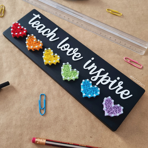 Ξύλινη πινακίδα με καρφιά & κλωστές - Δώρο για δασκάλα/ο (25x8cm) "Teach Love Inspire" - πίνακες & κάδρα, καρδιά, δώρα για δασκάλες - 4