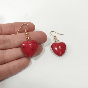 Σκουλαρίκια καρδιές κόκκινες χαολίτη - ημιπολύτιμες πέτρες, επιχρυσωμένα, μικρά, κρεμαστά, φθηνά - 3