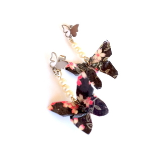 Σκουλαρίκια origami πεταλούδες πολύχρωμες με λευκές χάντρες - μήκος 5.0εκ. - χαρτί, πεταλούδα, χάντρες, κρεμαστά - 4