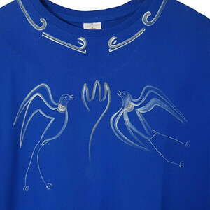 Η Ελλάδα σε απλά σύμβολα. Ζωγραφισμένο στο χέρι, μπλε κοντομάνικο ανδρικό μπλουζάκι . Μέγεθος (Μ). 100% βαμβάκι. - ζωγραφισμένα στο χέρι, 100% βαμβακερό - 3