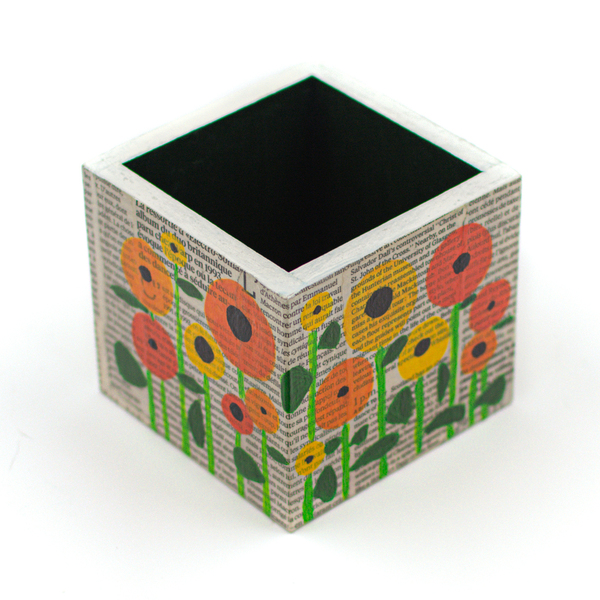 Ξύλινο τετράγωνο δοχείο - με εφημερίδα και ζωγραφισμένα λουλούδια - ξύλο, οργάνωση & αποθήκευση - 2