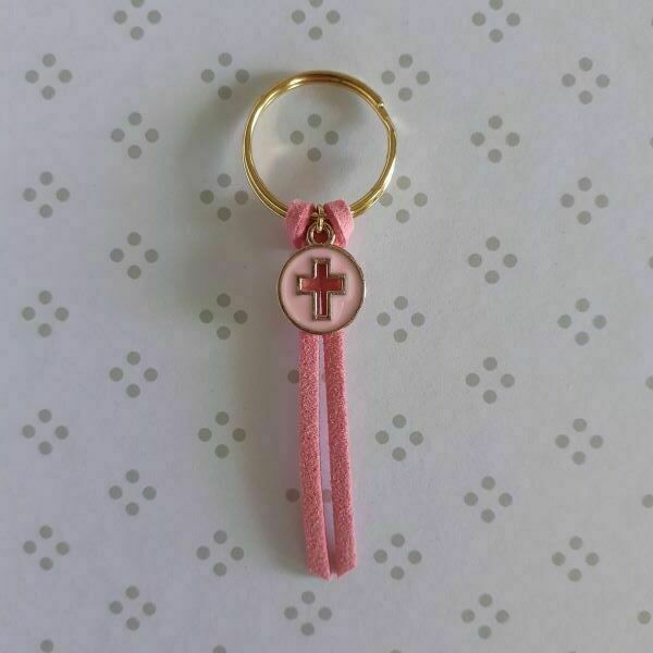 Μαρτυρικά βάπτισης μπρελόκ με suede κορδόνι και κρεμαστό ροζ σταυρουδάκι, σετ 10 τμχ - κορίτσι, σταυρός, κρεμαστά στοιχεία - 4