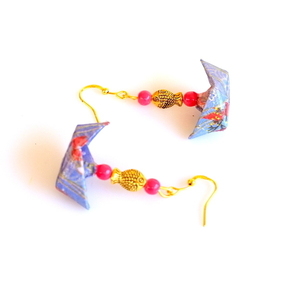 Σκουλαρίκια origami με μπλε-μωβ καραβάκια και μεταλλικά ψαράκια - μήκος 5.0εκ. - χαρτί, καραβάκι, απαραίτητα καλοκαιρινά αξεσουάρ, κρεμαστά