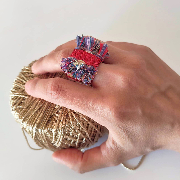 ATHINA MAILI - Υφαντό boho δαχτυλίδι κόκκινο με φούντες - ασήμι, με φούντες, υφαντά, boho - 3