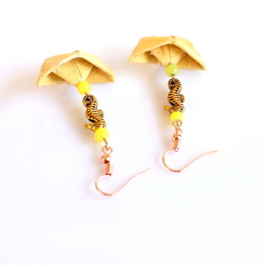 Σκουλαρίκια origami με κίτρινα καραβάκια και χρυσό ιππόκαμπο - μήκος 6.0εκ. - χαρτί, καραβάκι, boho, κρεμαστά - 3