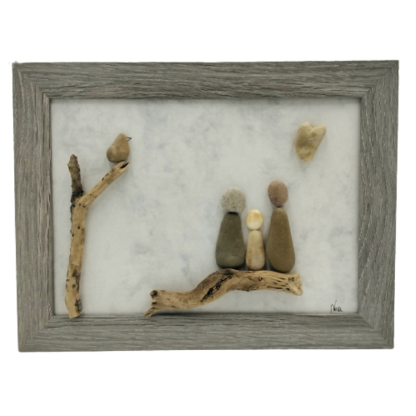 Ξύλινη επιτραπέζια ή επιτοίχια κορνίζα με βότσαλα, οικογένεια (21×16 cm) - ξύλο, δώρα γάμου, δώρα επετείου, διακοσμητικά, ιδεά για δώρο