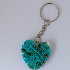 Μπρελόκ από υγρό γυαλί σε σχήμα καρδιάς με γαλάζιες πέτρες - ημιπολύτιμες πέτρες, ρητίνη