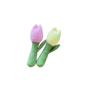 Πλεκτή κουδουνίστρα τουλίπα 19cm - λουλούδια, amigurumi, δώρο γέννησης, δώρο γεννεθλίων