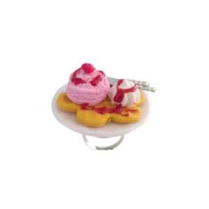 Δαχτυλίδι βάφλα μεσαία με παγωτό φράουλα, σαντιγί και σιρόπι με πολυμερικό πηλό / μεγάλο / μεταλλική βάση / αυξομειούμενο / Twice Treasured - πηλός, cute, γλυκά, αυξομειούμενα, kawaii - 3