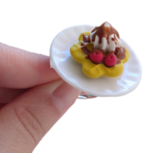 Δαχτυλίδι βάφλα μικρή με σαντιγί και κεράσια με πολυμερικό πηλό / μεγάλο / μεταλλική βάση / αυξομειούμενο / Twice Treasured - πηλός, cute, γλυκά, αυξομειούμενα, kawaii - 3