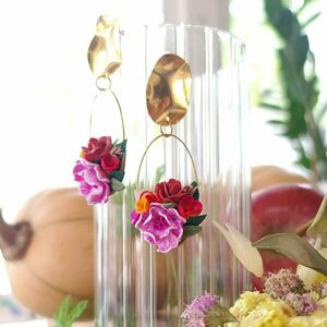 Χειροποίητο μπουκέτo λουλουδιών σε κρεμαστά σκουλαρίκια με οβάλ frame, με boho, modern & romantic διάθεη - μακριά, λουλούδι, ατσάλι, boho, νυφικά