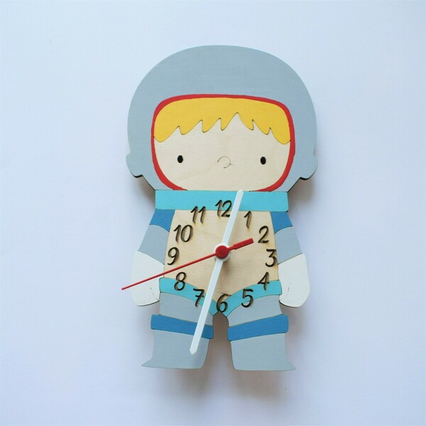 Ξύλινο ρολόι τοίχου αστροναύτης 30εκ - αγόρι, ρολόι, δώρο, διάστημα, ρολόγια, διακοσμητικό παιδικού δωματίου - 5