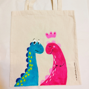 Tote bag οικολογική γυναικεία τσάντα ζωγραφίσμενη στο χέρι ❤️ Dinosaurs couple - ύφασμα, ώμου, all day, tote, πάνινες τσάντες