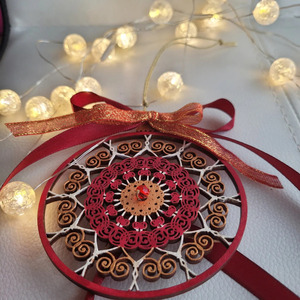 Στολίδι ξύλινο, διάτρητο, ζωγραφισμένο στο χέρι σε κόκκινο και χρυσό χρώμα - ξύλο, ζωγραφισμένα στο χέρι, χριστουγεννιάτικα δώρα, στολίδια - 2