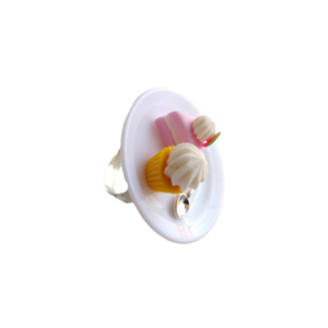 Δαχτυλίδι πάστα φράουλα με cupcake βανίλια με πολυμερικό πηλό / μεσαίο / μεταλλική βάση / αυξομειούμενο / Twice Treasured - πηλός, cute, γλυκά, αυξομειούμενα - 4