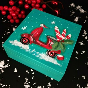 Χριστουγεννιατικο κουτί ξύλινο βέσπα κόκκινη 13x 13 - ξύλο, vintage, ζωγραφισμένα στο χέρι, διακοσμητικά - 2