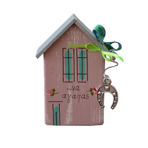 Γούρι ξύλινο χειροποίητο Σπίτι Ρόζ με μεταλλικά γούρια 7x12x3,5 Ρόζ Καπαδάκης - ξύλο, ζωγραφισμένα στο χέρι, σπίτι, χειροποίητα, γούρια