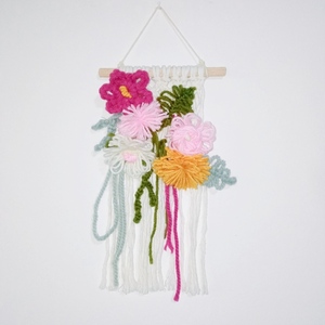 Κρεμαστό διακοσμητικό τοίχου μακραμέ πολύχρωμο 15*25 με βαμβακερό νήμα και ακρυλικά λουλούδια - μακραμέ, υφαντά, διακοσμητικό παιδικού δωματίου - 2