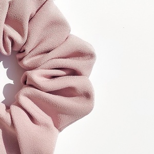 Ροζ scrunchie χειροποίητο - ύφασμα, χειροποίητα, λαστιχάκια μαλλιών - 2