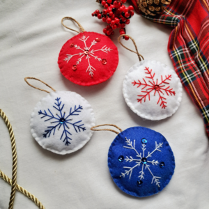Χριστουγεννιάτικα κεντημένα στολίδια- 8 εκ.- μπλε , λευκό - ύφασμα, χιονονιφάδα, χριστουγεννιάτικα δώρα, στολίδια, μαλλί felt - 2
