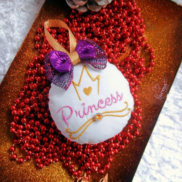 Χριστουγεννιάτικο υφασμάτινο στολίδι Princess λευκό με μωβ φιόγκο 10 εκ. - ύφασμα, πριγκίπισσα, στολίδια, μπάλες - 3