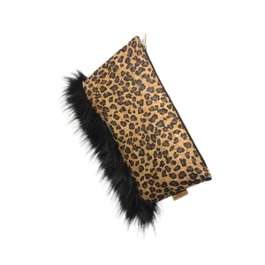 Clutch Leopard με μαύρη γούνα. Γυναικεία τσάντα από φελλό. Anifantou - animal print, clutch, φελλός, χειρός, βραδινές