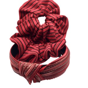 Σετ ''Wrapped in red'' κόκκινη στέκα με μεταλλικές λεπτομέρειες και λαστιχάκι ( scrunchie) για τα μαλλιά μεγάλου μεγέθους( 2τμχ) - ύφασμα, λαστιχάκι, για τα μαλλιά, στέκες - 3