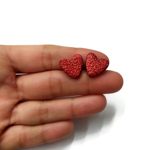 Red hearts - Σκουλαρίκια καρδιές από πηλό με κόκκινο γκλίτερ - καρδιά, πηλός, καρφωτά, μικρά, ατσάλι - 2