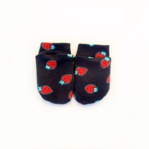 Βρεφικό σετ σκουφάκι με γάντια για κορίτσι μπλε σκούρο με φράουλες και φιόγκο κόκκινο - κορίτσι, σκουφάκια, βρεφικά ρούχα - 4