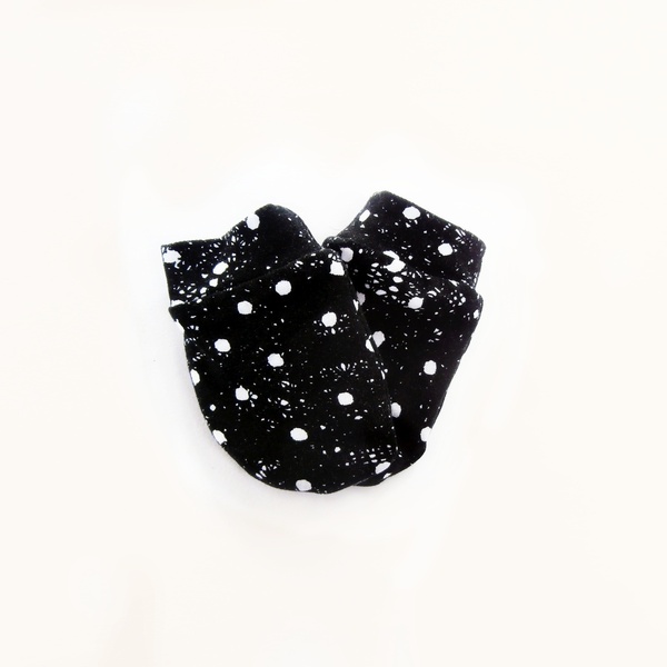 βρεφικά γάντια χούφτες για νεογέννητο αγόρι μαύρα με πιτσιλιές λευκές - αγόρι, δώρα για μωρά, σετ δώρου, βρεφικά ρούχα - 2