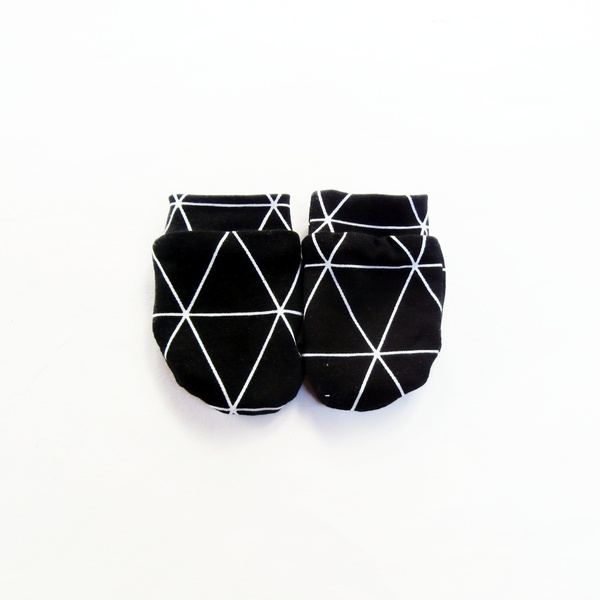 Βρεφικά γάντια χούφτες για νεογέννητο αγόρι μαύρα με γεωμετρικά σχήματα - δώρα για μωρά, σετ δώρου, βρεφικά ρούχα