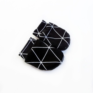 Βρεφικά γάντια χούφτες για νεογέννητο αγόρι μαύρα με γεωμετρικά σχήματα - δώρα για μωρά, σετ δώρου, βρεφικά ρούχα - 2