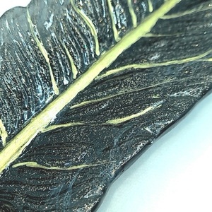 Φτερό από υγρό γυαλί μαύρο με χρυσές λεπτομέρειες 23cm x 8 cm - γυαλί, φτερό, ρητίνη, σπίτι, πιατάκια & δίσκοι - 2