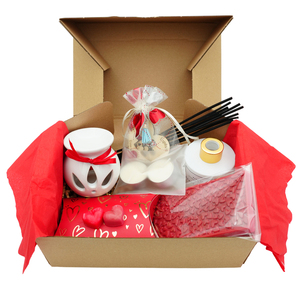 Happy Valentine's Box - Σετ Αρωματικών Κεριών & Wax Melts από κερί Σόγιας με Καυστήρα, Ξύλινο Προσωποποιημένο Μπρελόκ και Αρωματικό Χώρου για τη Γιορτή του Αγ. Βαλεντίνου - κερί, σετ δώρου