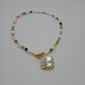 Πολύχρωμο κολιέ από μαργαριτάρια και κρεμαστό mother of pearls - ημιπολύτιμες πέτρες, charms, μαργαριτάρι, κοντά - 2
