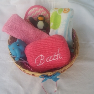 Καλάθι σετ μπάνιου για νεογέννητο - κορίτσι, πετσέτες
