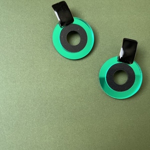 Σκουλαρίκια γεωμετρικά σε πράσινο και μαύρο χρώμα - μικρά, plexi glass, κρεμαστά, καρφάκι - 2