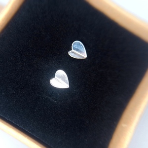 Ασημένια 925° σκουλαρίκια καρδίες που φτερουγίζουν - ασήμι 925, καρδιά, καρφωτά, μικρά, φθηνά - 2