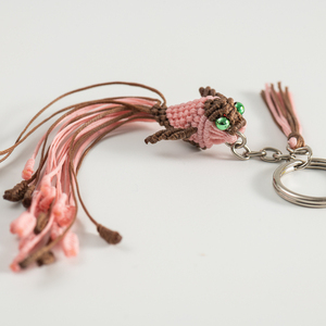Χειροποίητο μακραμέ μπρελόκ κλειδιών ψαράκι ροζ και καφέ - handmade macrame keychain fish pink and brown - ημιπολύτιμες πέτρες, ύφασμα, ζευγάρια, αυτοκινήτου, σπιτιού