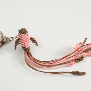 Χειροποίητο μακραμέ μπρελόκ κλειδιών ψαράκι ροζ και καφέ - handmade macrame keychain fish pink and brown - ημιπολύτιμες πέτρες, ύφασμα, ζευγάρια, αυτοκινήτου, σπιτιού - 2