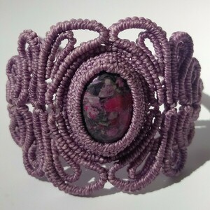 Violet Bracelet - ημιπολύτιμες πέτρες, μακραμέ, boho, χεριού, αυξομειούμενα