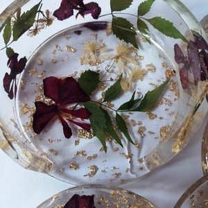 Σετ 4 σουβέρ με βάση με λουλούδια και κομμάτια χρυσού - ρητίνη, σουβέρ, είδη σερβιρίσματος, γενική διακόσμηση - 2