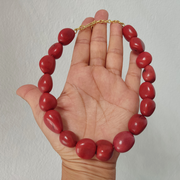 Χειροποίητο γυναικείο κοντό κολιέ με μεγάλες κόκκινες χάντρες του δάσους “Visola” - ορείχαλκος, κοντά, μεγάλα - 4