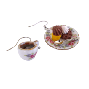 Σκουλαρίκια κρεμαστά πορσελάνινο σετ καφές και πιάτο με γλύκισμα / μικρά / ατσάλι / Twice Treasured - πηλός, cute, κρεμαστά, γλυκά, γάντζος